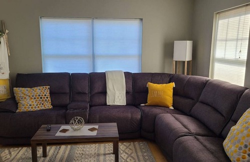 Glendale Casa | Amazing 3 bedroom home, perfect for families!