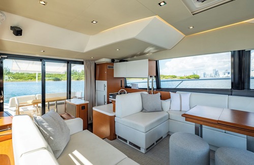 Keystone Point Alquiler De Eote | Amazing 3 bedrooms luxury yacht in North Miami