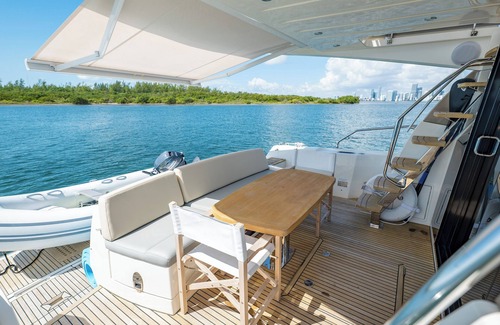 Keystone Point Alquiler De Eote | Amazing 3 bedrooms luxury yacht in North Miami