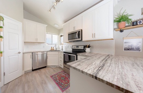 West Jordan Casa | Amazing 3 Bedrooms / 2 Bathrooms home with PRIVATE HOT TUB!!!