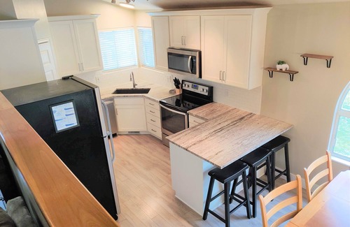 West Jordan Casa | Amazing 3 Bedrooms / 2 Bathrooms home with PRIVATE HOT TUB!!!