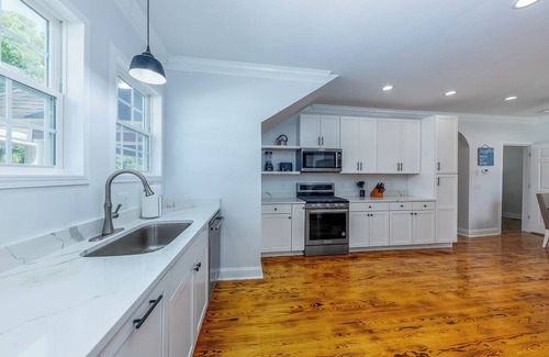 New Bern Casa | Amazing 3 BR Home | 5 mins to DT | Pet Friendly