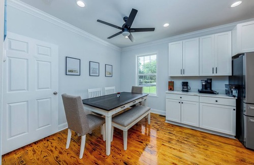 New Bern Casa | Amazing 3 BR Home | 5 mins to DT | Pet Friendly