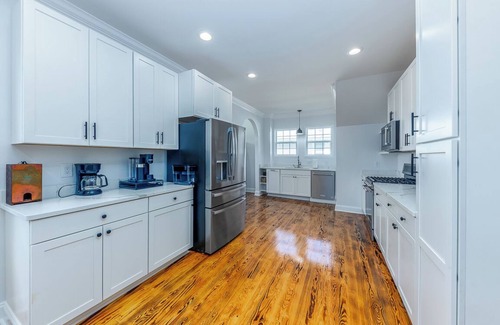 New Bern Casa | Amazing 3 BR Home | 5 mins to DT | Pet Friendly