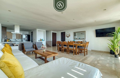 Brisas del Marqués Apartamento | Amazing 3 BR Penthouse with Beachclub