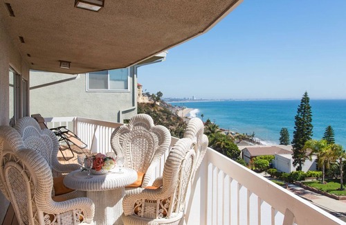 Malibu Villa | Increíble villa panorámica de 3000 pies cuadrados con vista al mar, a pasos de la playa, capacidad para 12