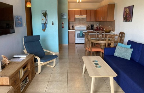 Puntas Condominio | Increíble 3BR / 3BA Phouse, vistas al mar, 1 Blk de Sandy Beach!