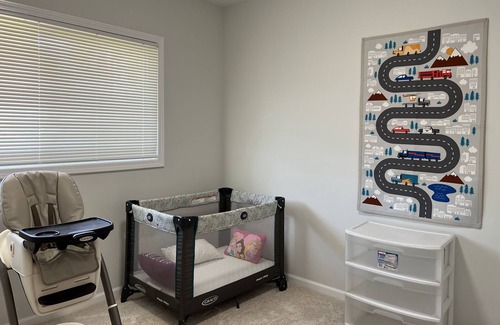 Romeoville Casa | 🦋 Amazing 3BR Condo, King Bed With Free Parking 🦋