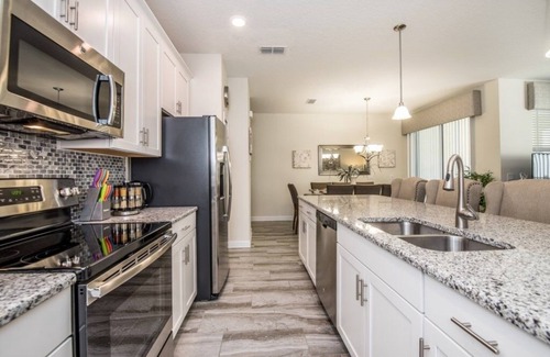 Kissimmee Villa | Amazing 4 Bedroom Storey Lake Townhouse by Redawning