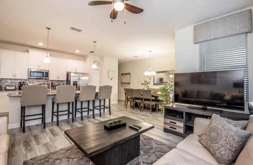 Kissimmee Villa | Amazing 4 Bedroom Storey Lake Townhouse by Redawning