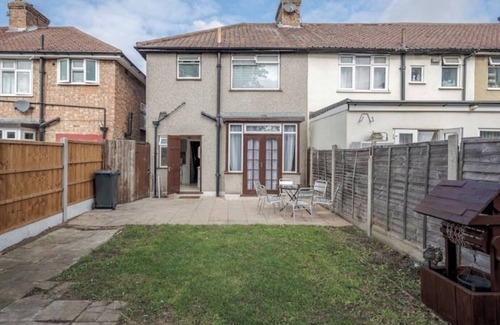 Havering Casa | Amazing 4 Bedrooms House near Romford Station