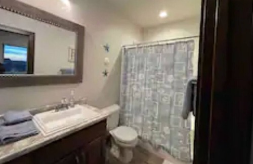 Arnolds Park Condominio | Amazing 4 BR, 3 Bath condo, with 2 master suites!