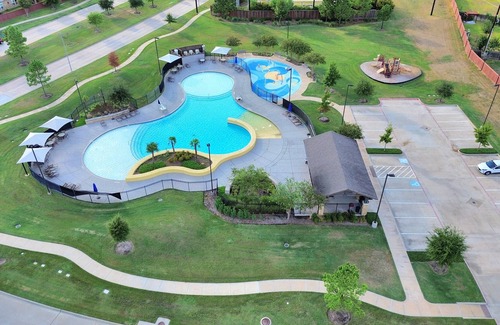 Katy Casa | Amazing 4Bedroom in Katy - W/ Large Backyard & Pool