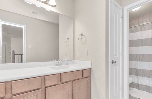 Katy Casa | Amazing 4Bedroom in Katy - W/ Large Backyard & Pool