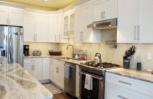 Sea Isle City Condominio | Amazing 5 bedroom, 3 bath condo in the heart of Sea Isle City. Only one block from the beach and steps to restaurants, shopping, and the Promenade!
