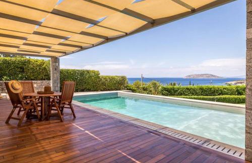 Palaia Fokaia Apartamento | Amazing 5 bedroom Villa with Swimming Pool