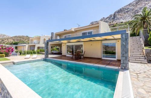 Palaia Fokaia Apartamento | Amazing 5 bedroom Villa with Swimming Pool