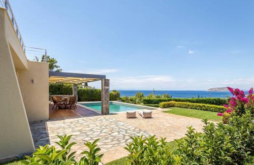 Palaia Fokaia Apartamento | Amazing 5 bedroom Villa with Swimming Pool