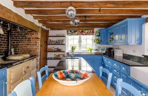 Sidlesham Casa | Amazing 5 BR Country Home ~ Pool, Gym, Yoga Studio
