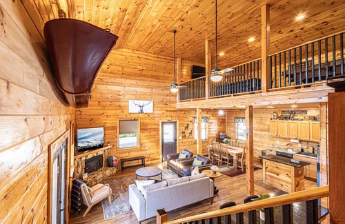 Whittier Cabina | *Amazing 5BR 5.5BA* Theater/Hot Tub/Game Room/Mtn Views