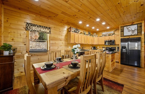 Whittier Cabina | *Amazing 5BR 5.5BA* Theater/Hot Tub/Game Room/Mtn Views