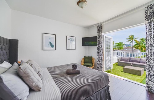 Buena Vista Casa | Amazing 5BR Family House At Design District - 15 min from the beach