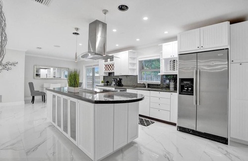 Deerfield Beach Villa | Amazing 5BR Heated Pool Jacuzzi Gameroom