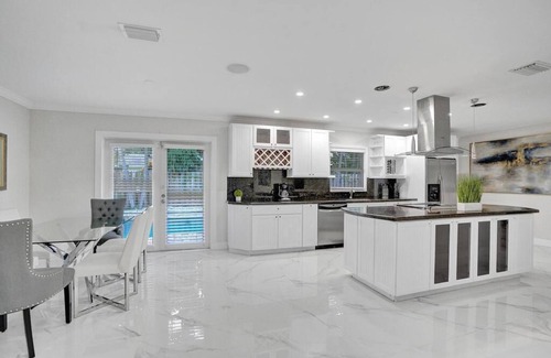 Deerfield Beach Villa | Amazing 5BR Heated Pool Jacuzzi Gameroom