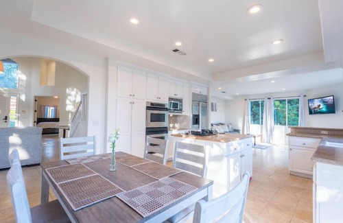 Central Malibu Casa | Amazing 6 bedrooms 2 Min to PCH and the beach!