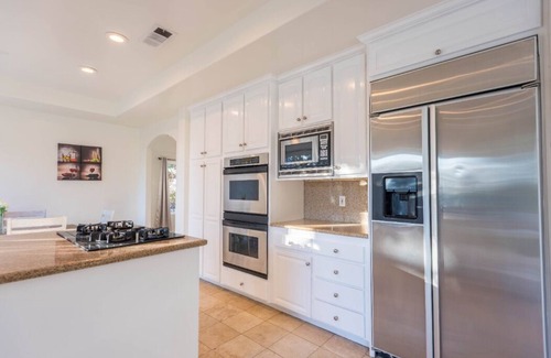Central Malibu Casa | Amazing 6 bedrooms 2 Min to PCH and the beach!