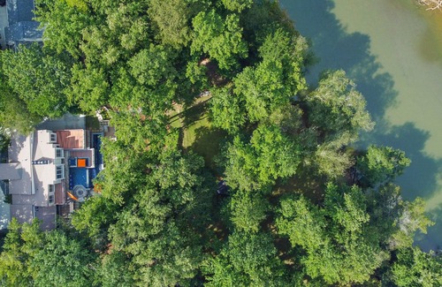 Sandy Springs Casa | Amazing 6 BR riverfront home with resort style amenities
