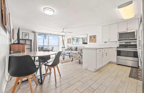 Punaluu Casa | Amazing 7th floor Beachfront Condo