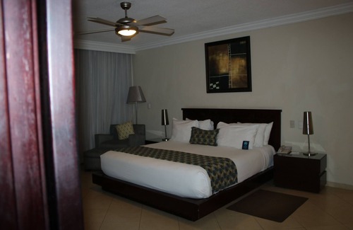 Cofresi Complejo | Amazing All-Inclusive 2-bedroom for up to 6 with a Pool. 5-minute walk to beach!