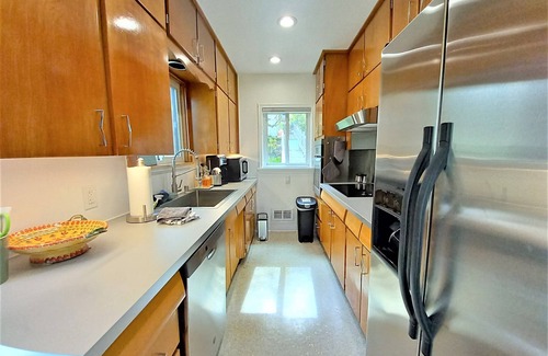 North Admiral Casa | Amazing and serene view house, art deco charmer, fully restored