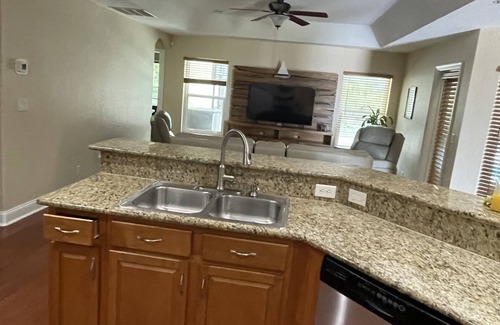 Port Saint Lucie Casa | Amazing and spacious home. 4be2Bth, and beautiful screened private pool.