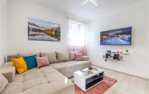 Sinj Apartamento | Amazing Apartment In Obrovac Sinjski