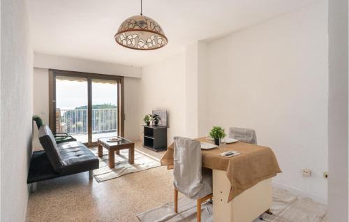 Malgrat de Mar Apartamento | Amazing Apartment In Malgrat De Mar With Kitchen