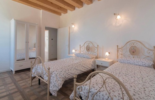 Cinto Euganeo Apartamento | Amazing Apartment in Valnogaredo With 3 Bedrooms, Wifi and Outdoor Swimming Pool