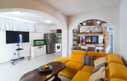 Bol Apartamento | Amazing Apartment In Bol With Wifi