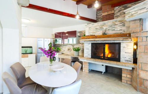 Bol Apartamento | Amazing Apartment In Bol With Wifi
