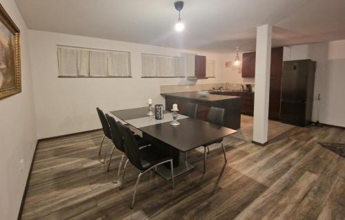 Boras Municipality Apartamento | Amazing Apartment In Borås With Kitchen