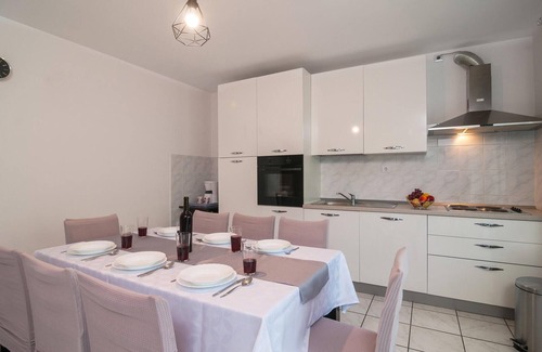 Dugi Rat Apartamento | Increíble apartamento en Dugi Rat con.