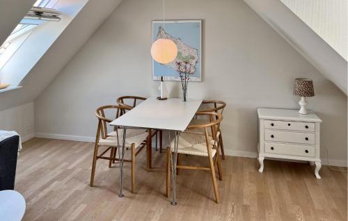 Gudhjem Apartamento | Amazing Apartment In Gudhjem With Wifi