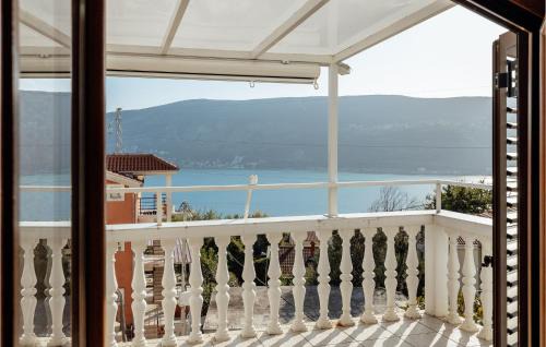 Topla Apartamento | Amazing Apartment In Herceg Novi With Kitchen