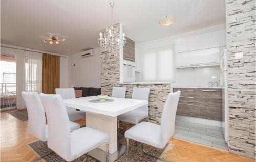 Istok Apartamento | Amazing Apartment In Makarska