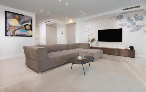Zidarici Apartamento | Amazing Apartment In Malinska With Wifi
