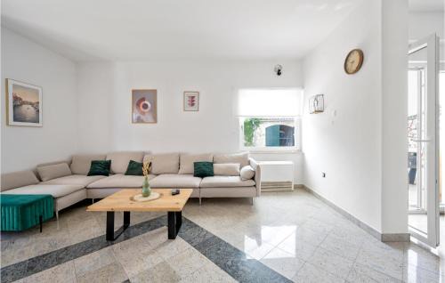 Susica Casa | Amazing Apartment In Murter With Wifi