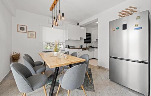 Susica Casa | Amazing Apartment In Murter With Wifi