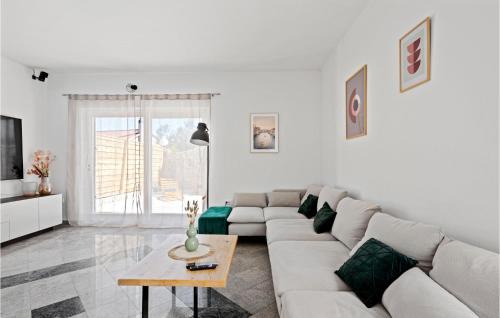 Susica Casa | Amazing Apartment In Murter With Wifi