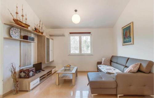 Porozina Apartamento | Amazing Apartment In Porozina With Wifi